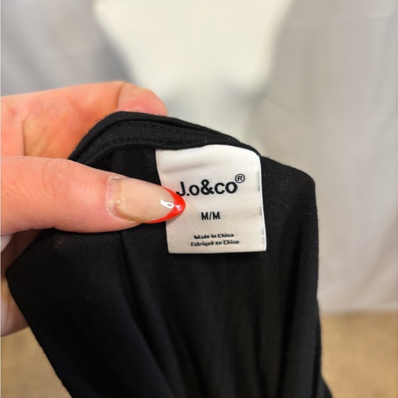 J.O. & Co Black Twist Front Short Sleeve Top Size Medium - Picture 4 of 4